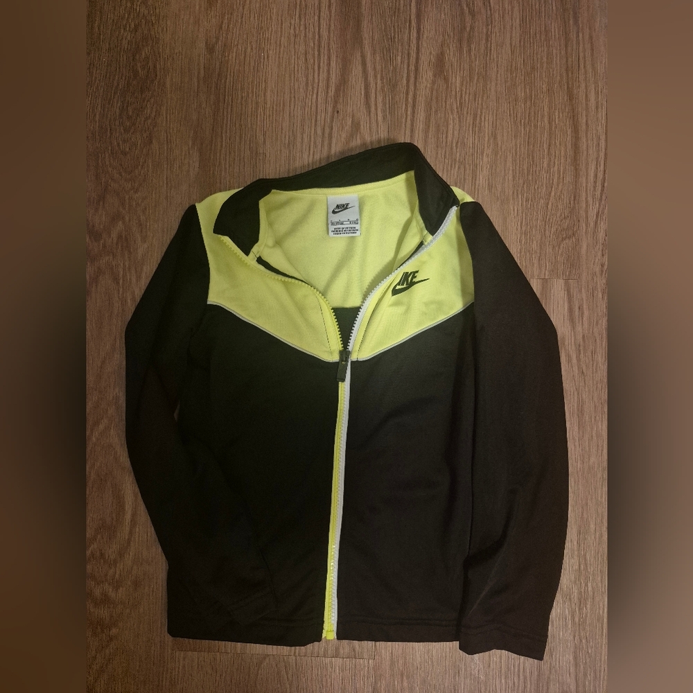 Nike Brand active jacket little kid size 6-7